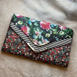 Aldo Clutch